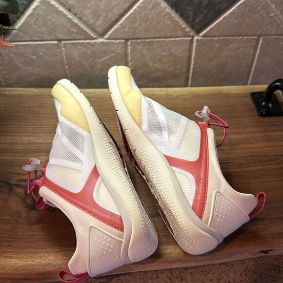 Lands’ End Women’s Water Sneakers - #481532 - 9B - Picture 6 of 12